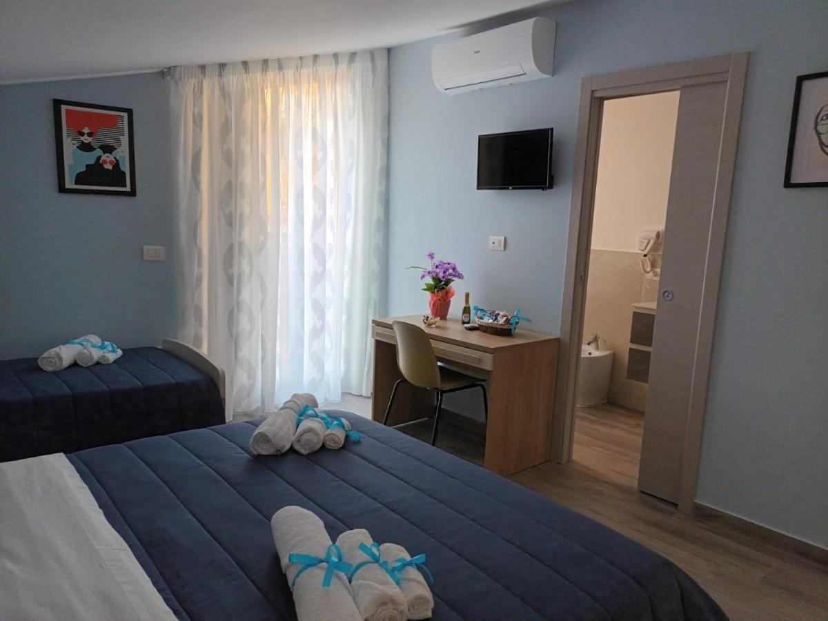 Deluxe Double Room (2 Adults + 1 Child),1296878878:JPEG